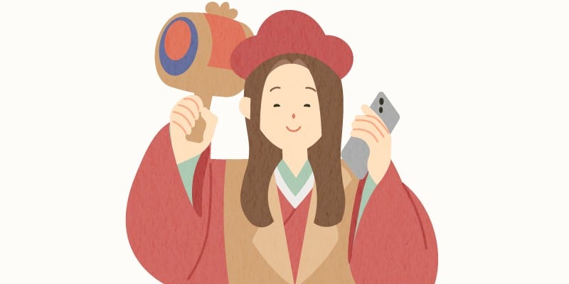 大黒天の格好をしたアドバイザーギルドの女性が右手に小槌、左手にはスマートフォンを持って笑っているイラスト。