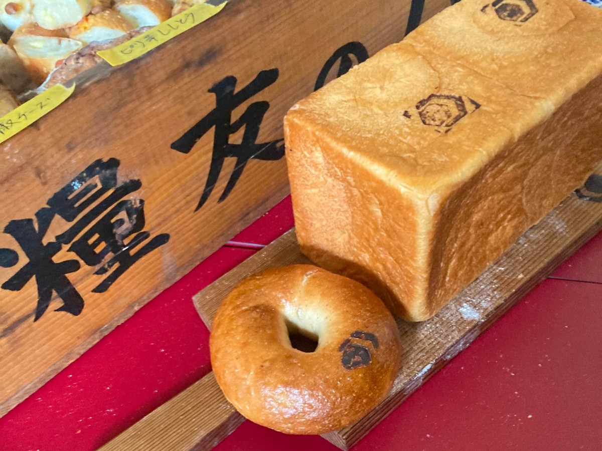 焼き印を押したパン